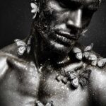 dark-luxe-art-silent-metamorphosis-zwarte-man-met-vlinders