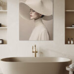 Ivory Flow is een kunstwerk op plexiglas aan de muur in een modern interieur