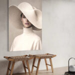 Ivory Thought kunstwerk op plexiglas aan de muur in een modern beige interieur